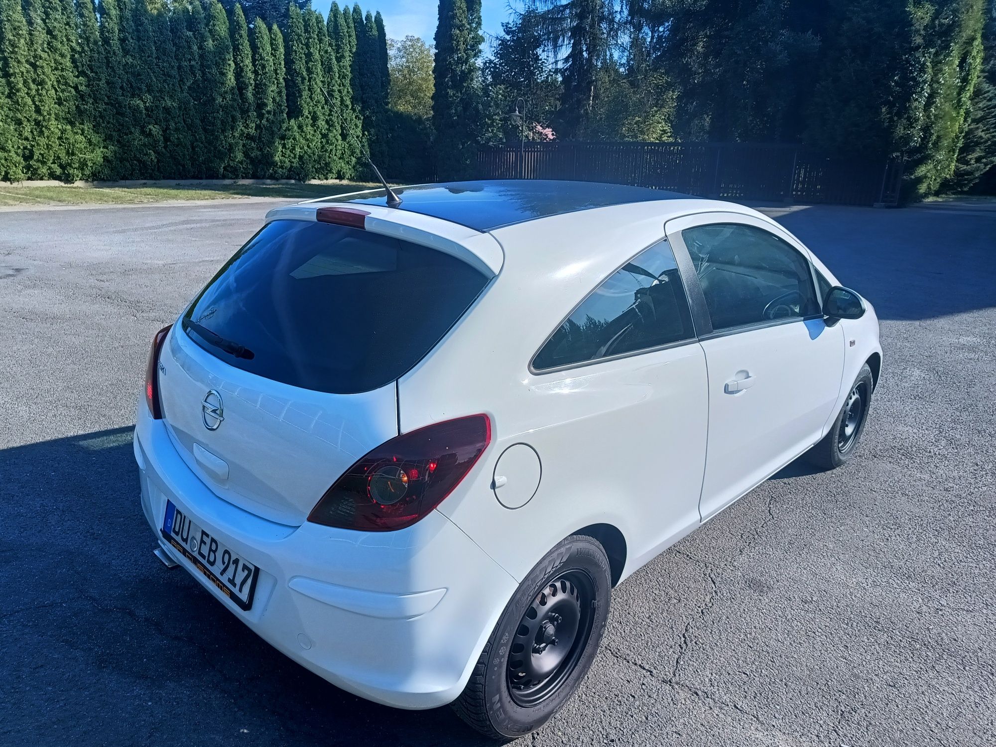 Opel Corsa edycja White 100 KM