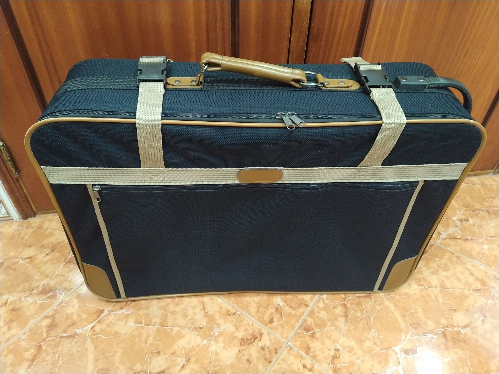 Mala malas 23kg viagem casa quarto apartamento carro avião  autocarro.