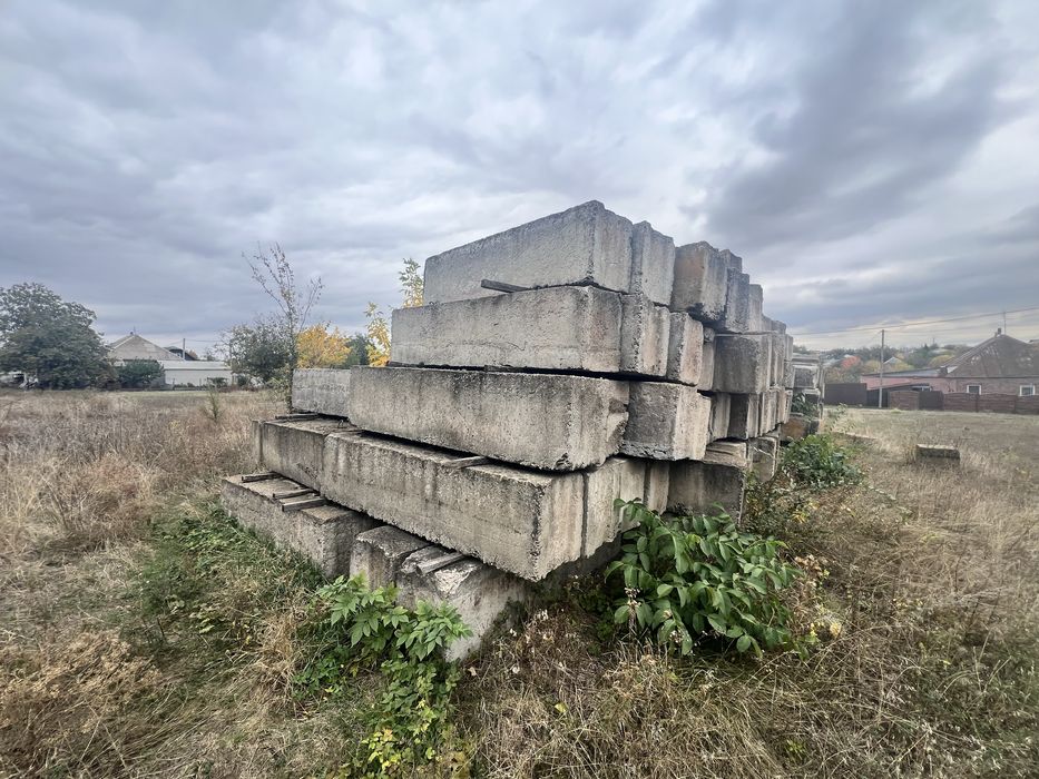 Продам блоки фундаментные в отличном состоянии