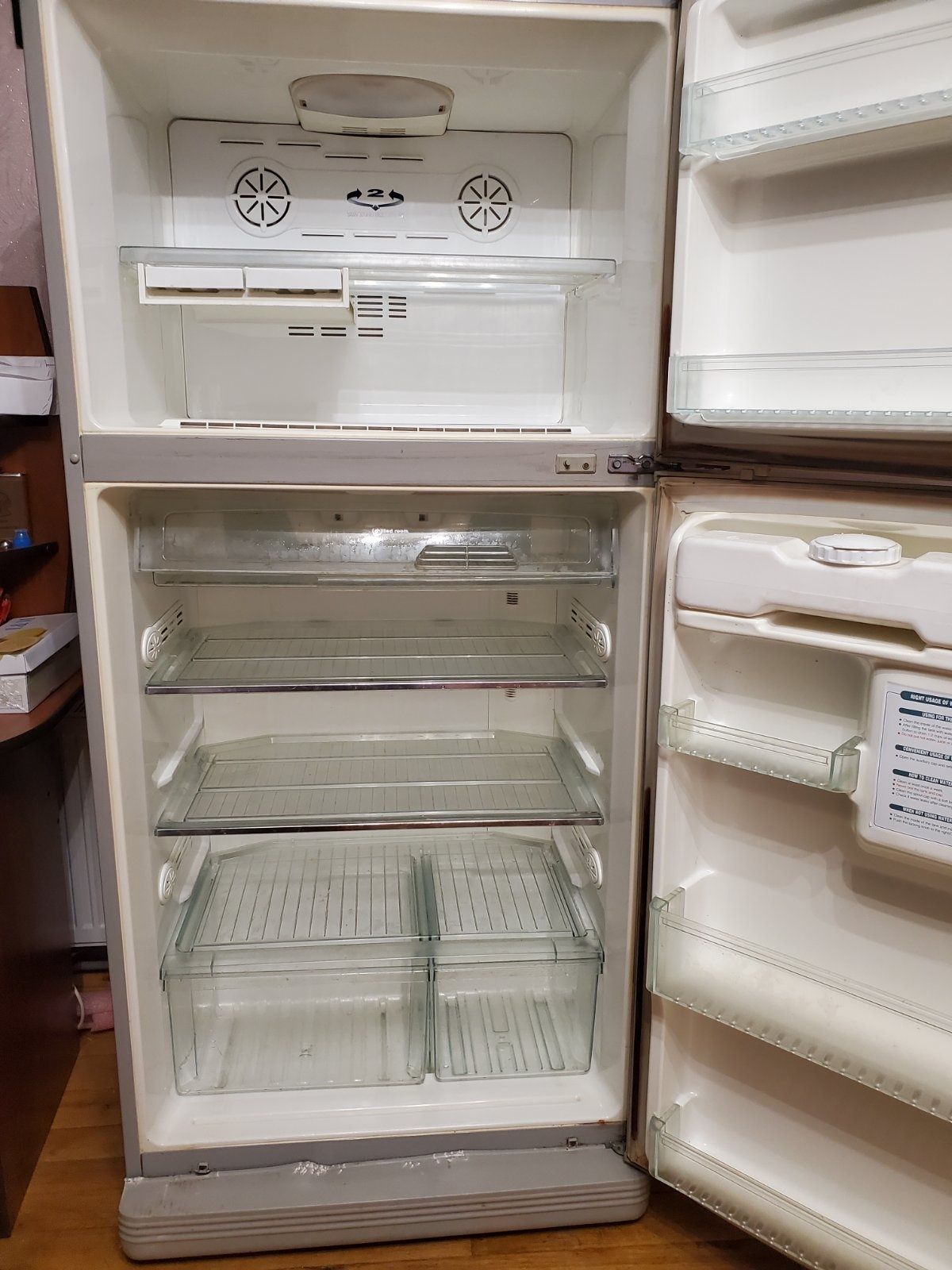 Холодильник DAEWOO в ганому стані, не пошкоджений