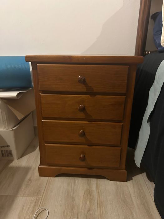 Conjunto duas mesas cabeceira e comoda