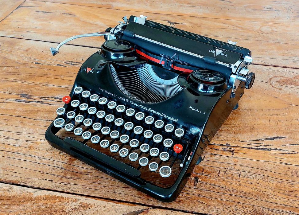 Maszyna do pisania z runą SS - IIWŚ,unikat, w pełni sprawna.