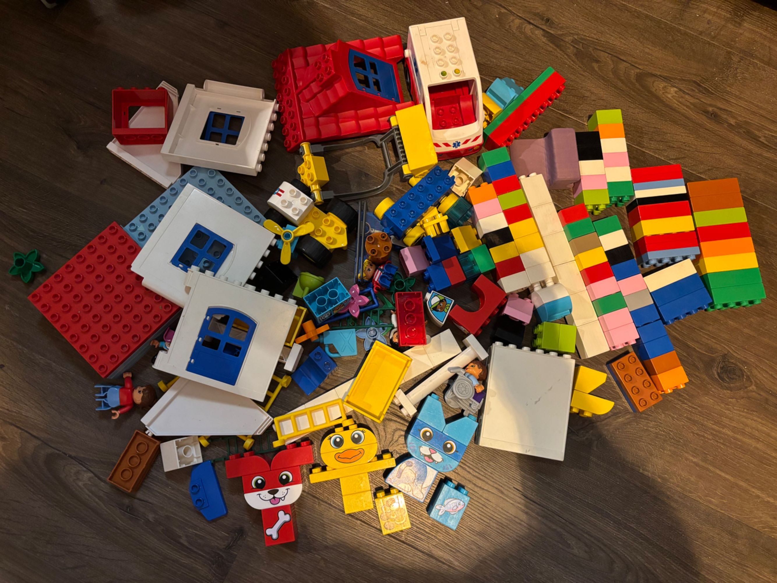 3 zestawy: LEGO Szpital 5695, Farma 5488 oraz Zwierzątka 10858