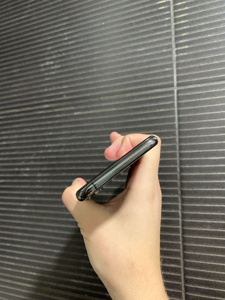 iPhone XS — Чёрный зверь с памятью, как у Лестера
