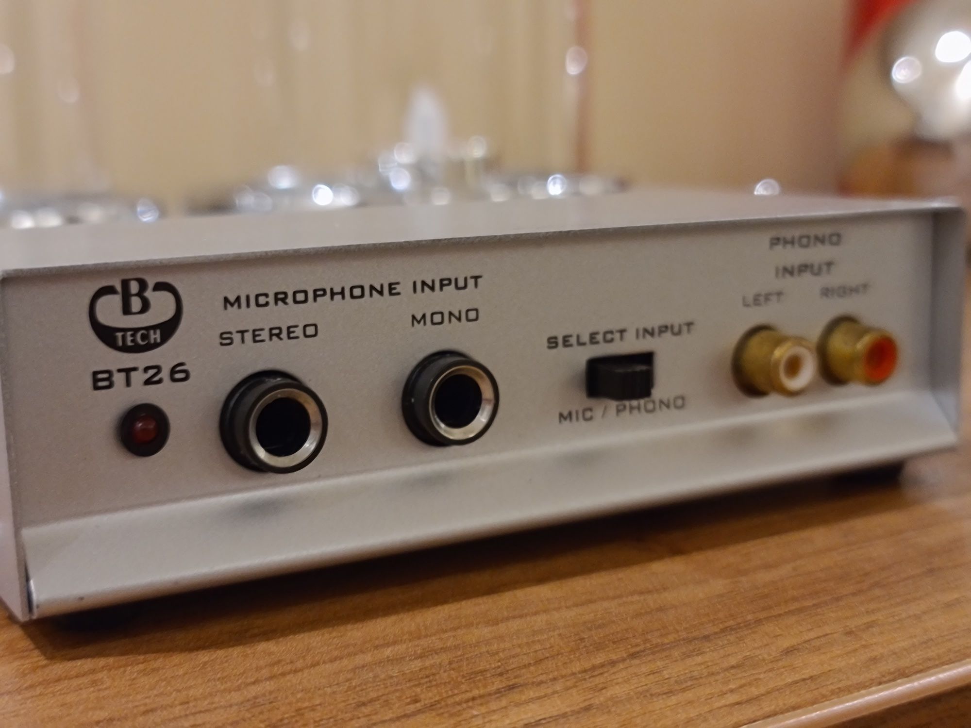 Pré amplificador de phono / microfone novo