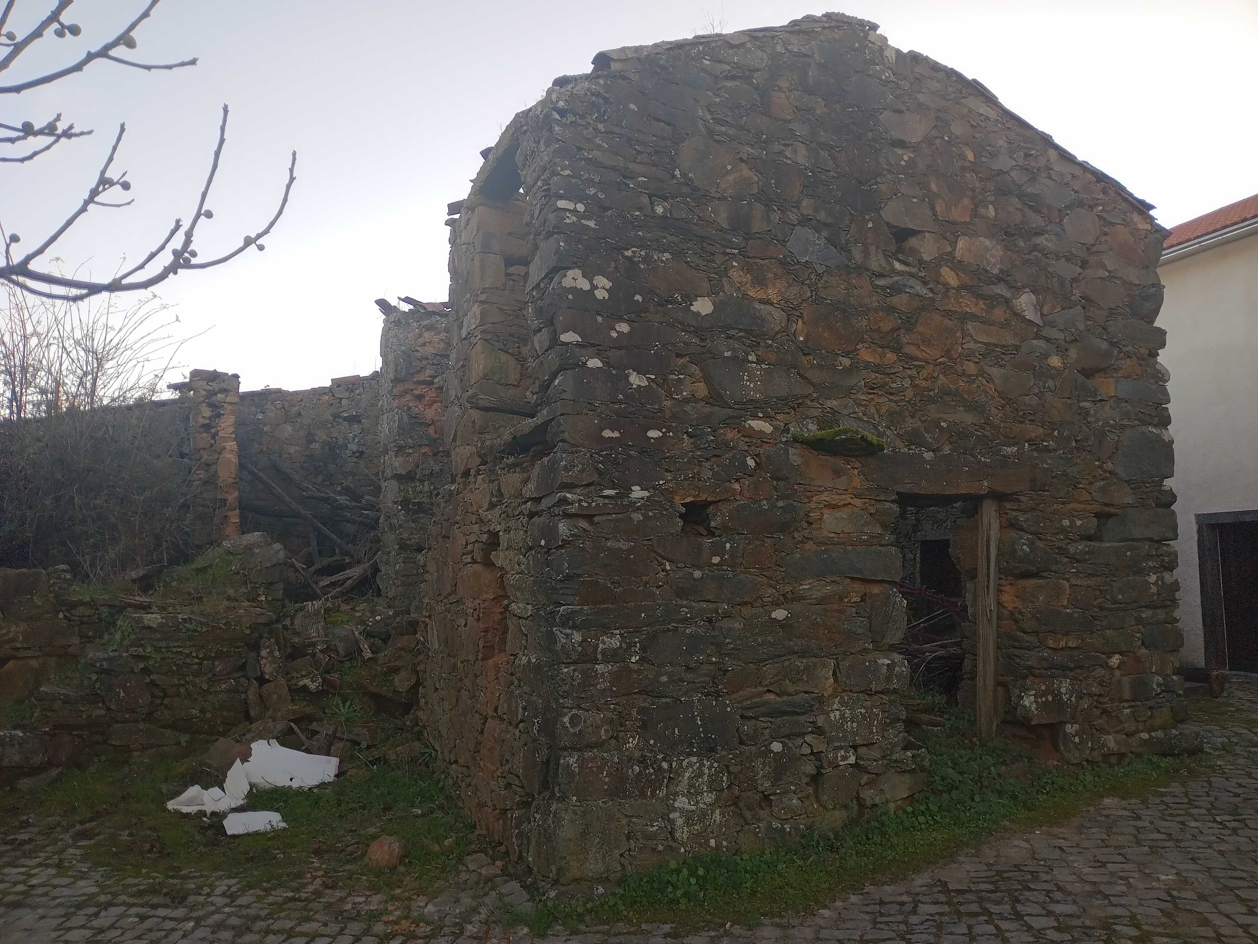 Casa em ruínas oleiros