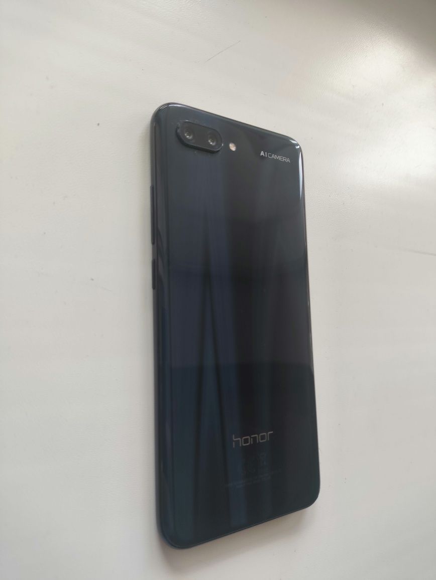 Смартфон Honor 10