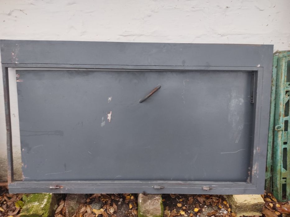 Продам вхідні металеві двері