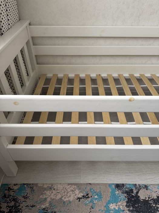 Продам дитяче ліжко з матрасом