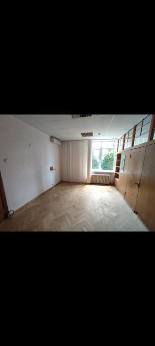 «Два офіси в одному: 70 м², метро 2 хвилини пішки!