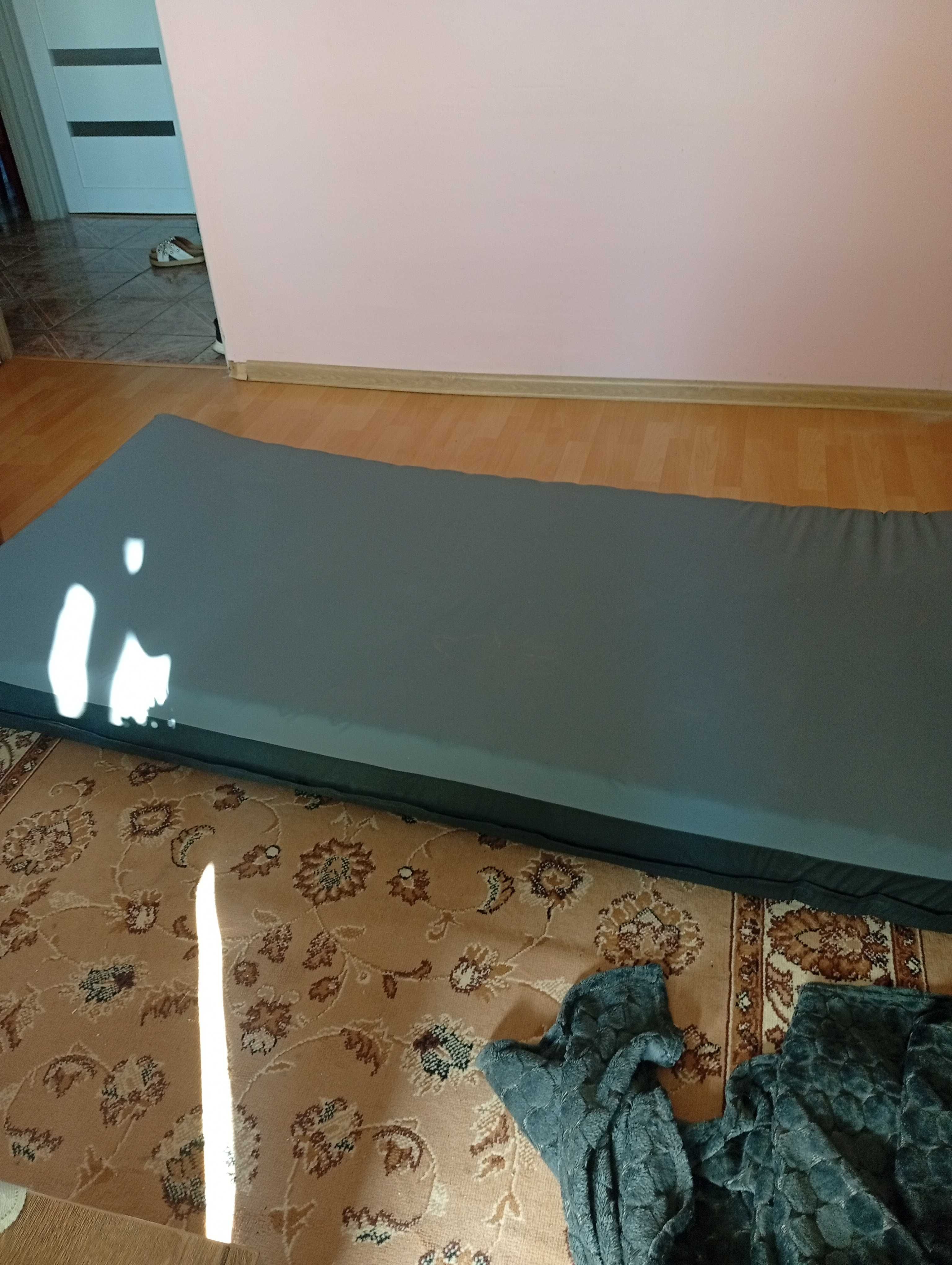 Sprzedam materac do łóżka dł.197cm. szerokość 88cm.