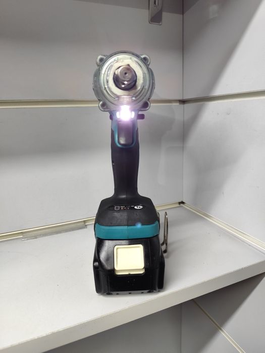 Makita DTW 285 безщітковий акумуляторний гайковерт Макіта оригінал