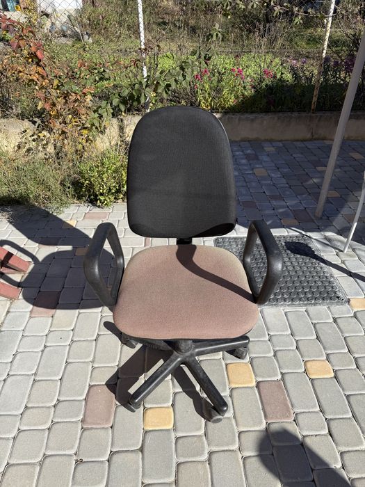 Стілець офісний бу