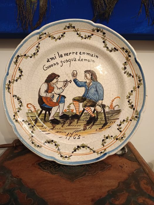 Prato antigo francês em faiança, diâmetro 24 cm