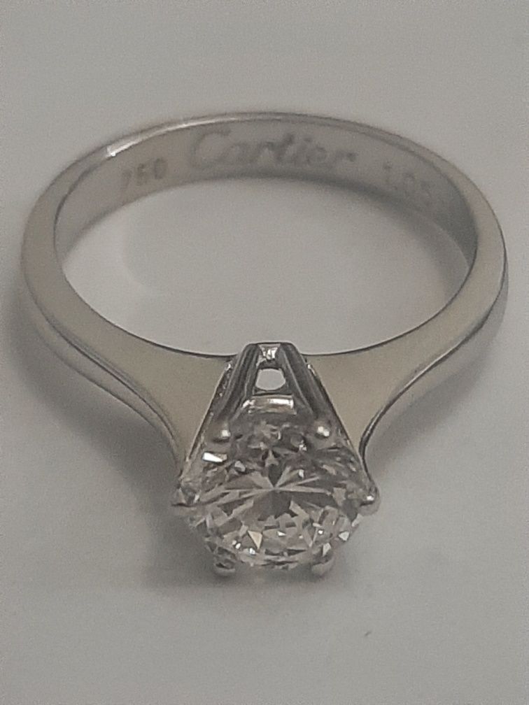 Золотое кольцо с бриллиантом 1.05 карат.
