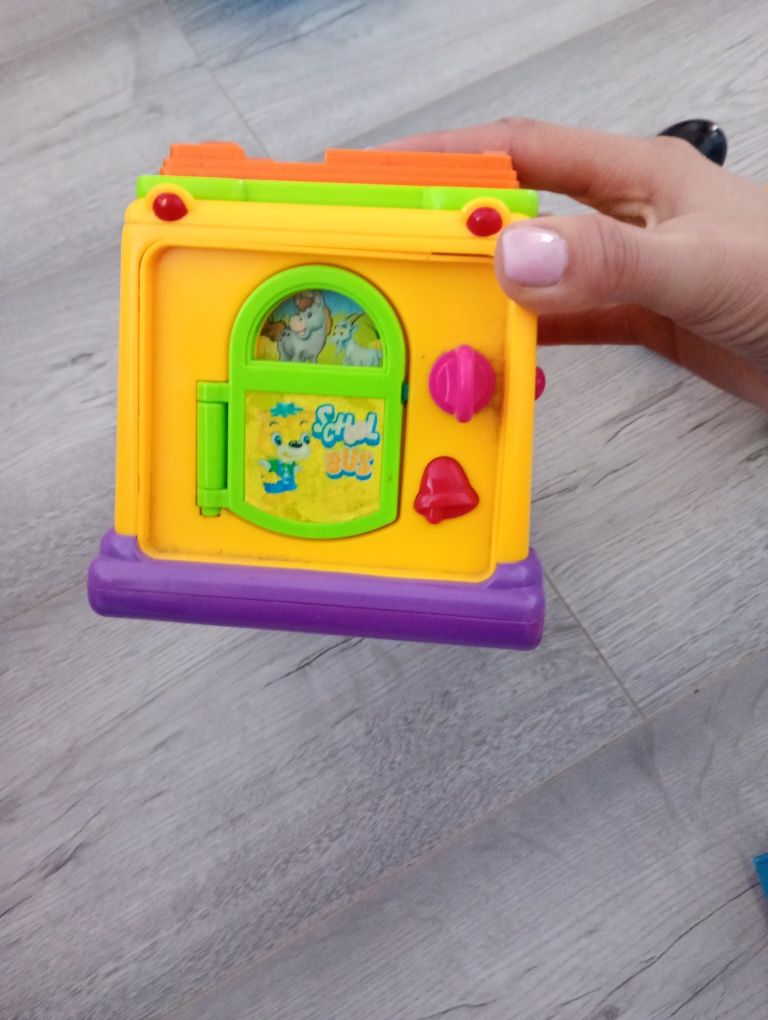 Zabawki interaktywne plus puzzle