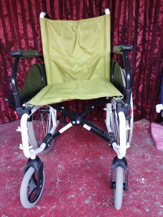 Cadeiras de rodas usadas