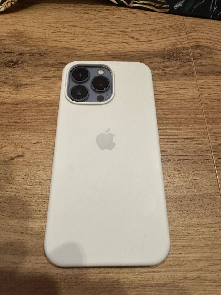 Różne etui iphone 13 pro