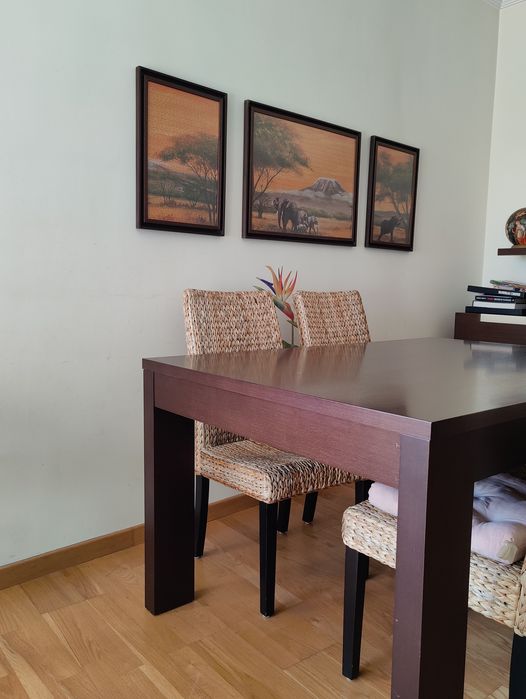 Mesa de jantar extensível (cadeiras nao incluídas)