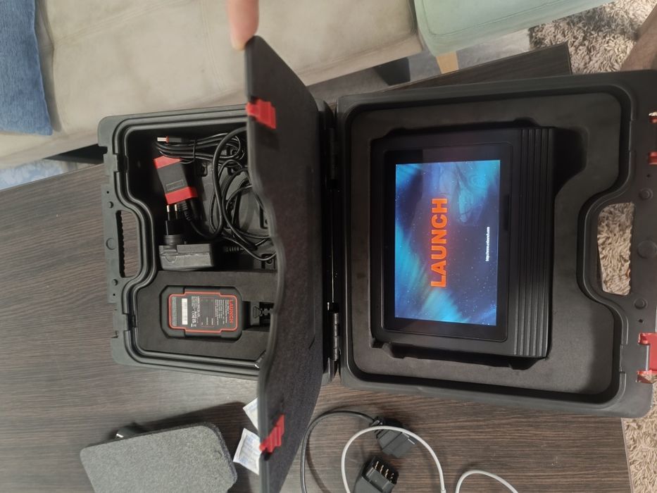 Диагностика  LAUNCH 431 v  для авто . С набором адаптеров