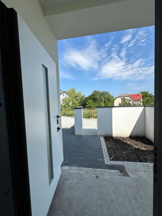 Продаж будинку у Львові