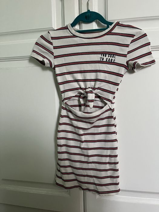 Sukienka w biało-czerwone paski, firmy Bershka