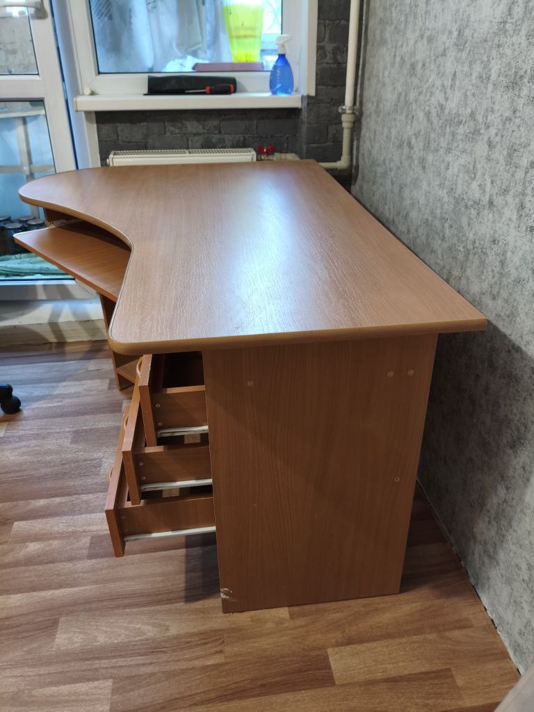 Компьютерный стол