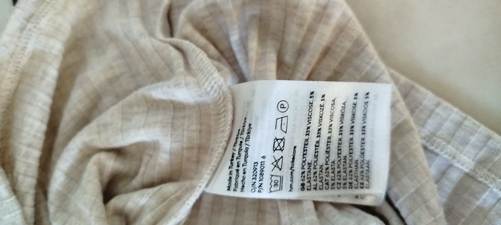 Bluzka prążek z dekoltem