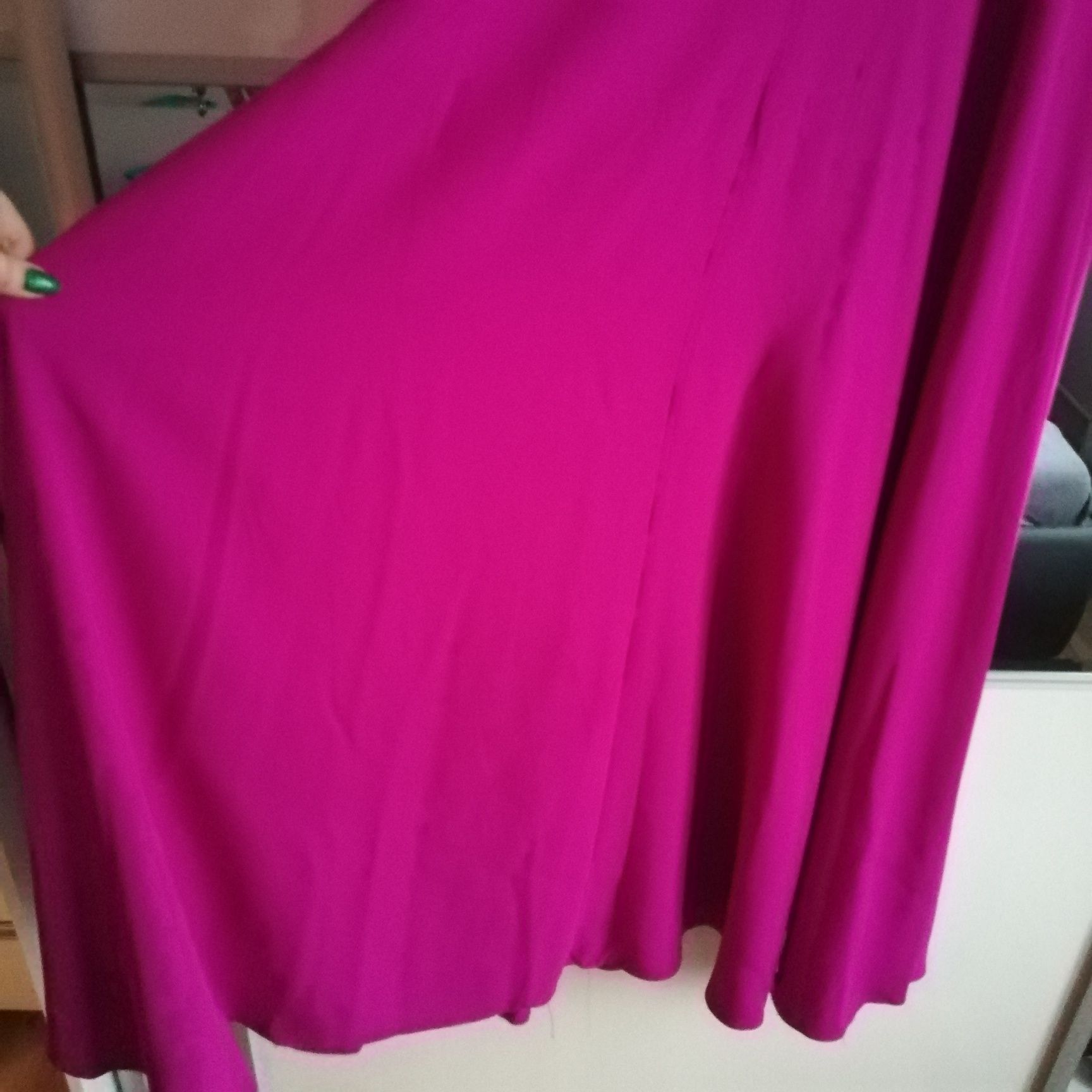 Piekna dluga sukienka suknia w wyjatkowym kolorze