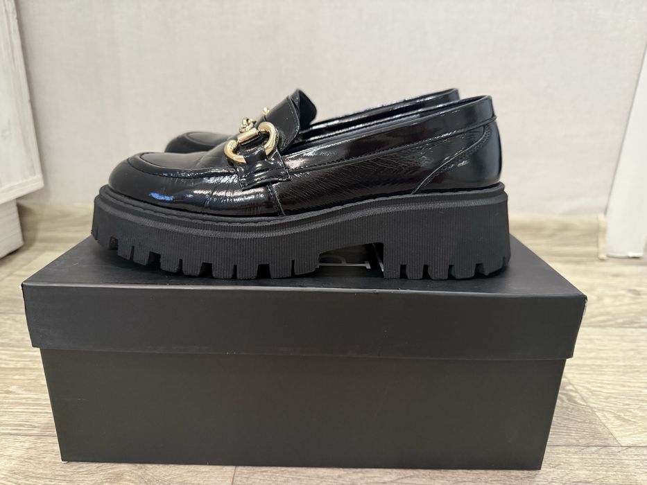 Лоферы натуральный лак