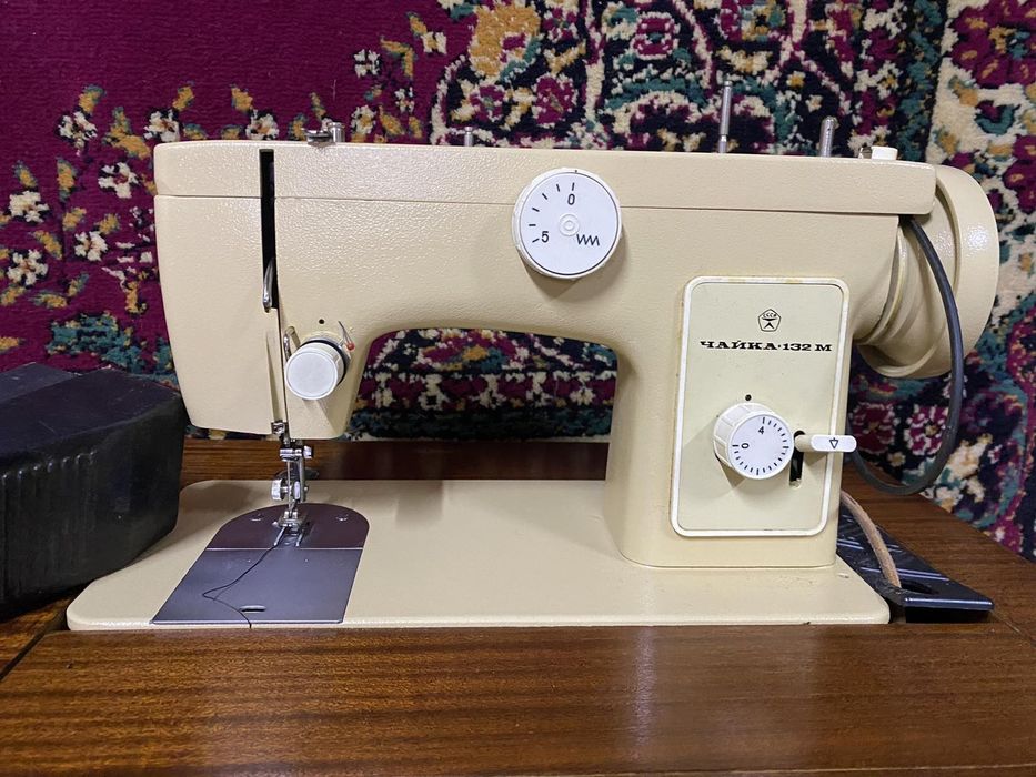 Швейна машинка Чайка
