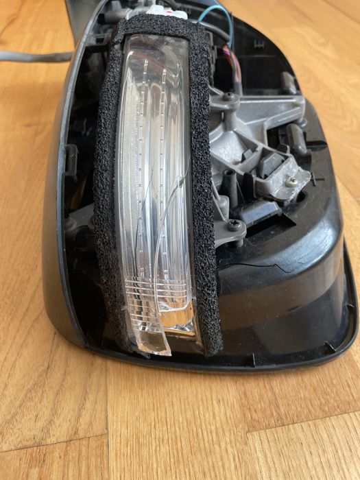 Дзеркало ліве , пошкоджене Тойота прадо