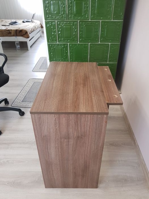 Стіл та стілець для комп'ютера чи ноутбука