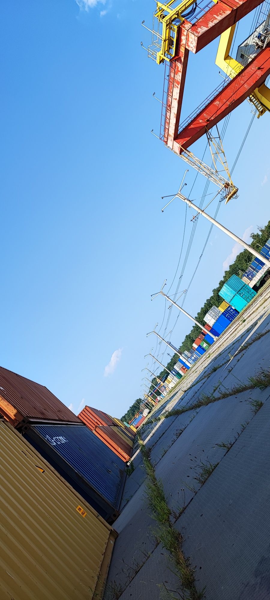 Контейнер морской приобретенный у нас - мы окрашиваем в желаемый цвет