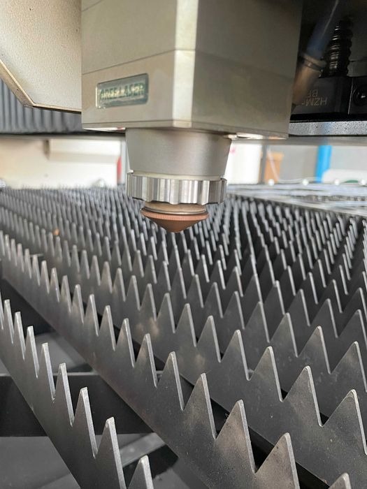 Лазерна порізка металу / Лазер