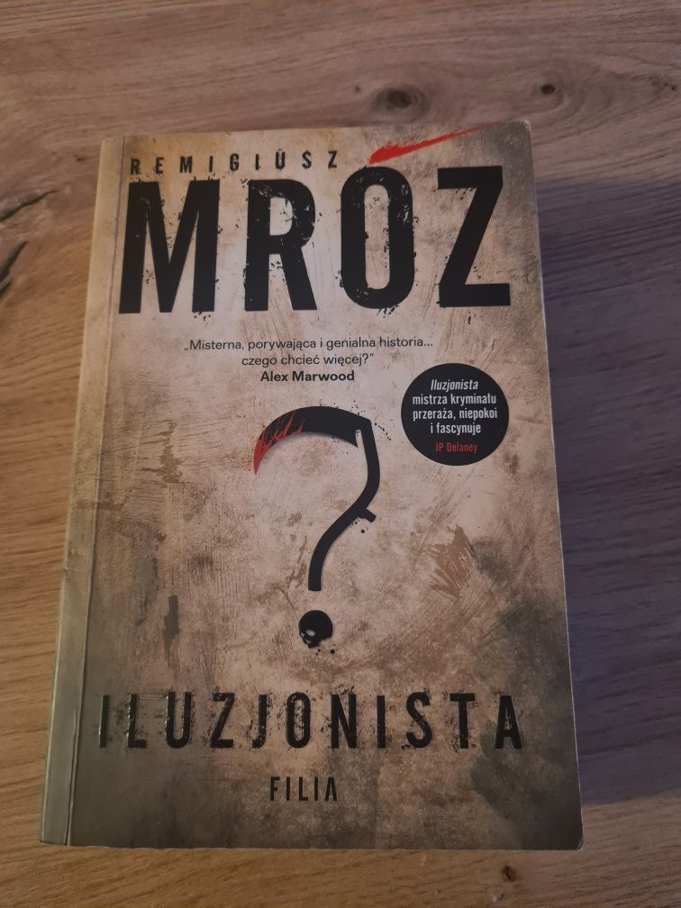 Iluzjonista Remigiusz Mróz