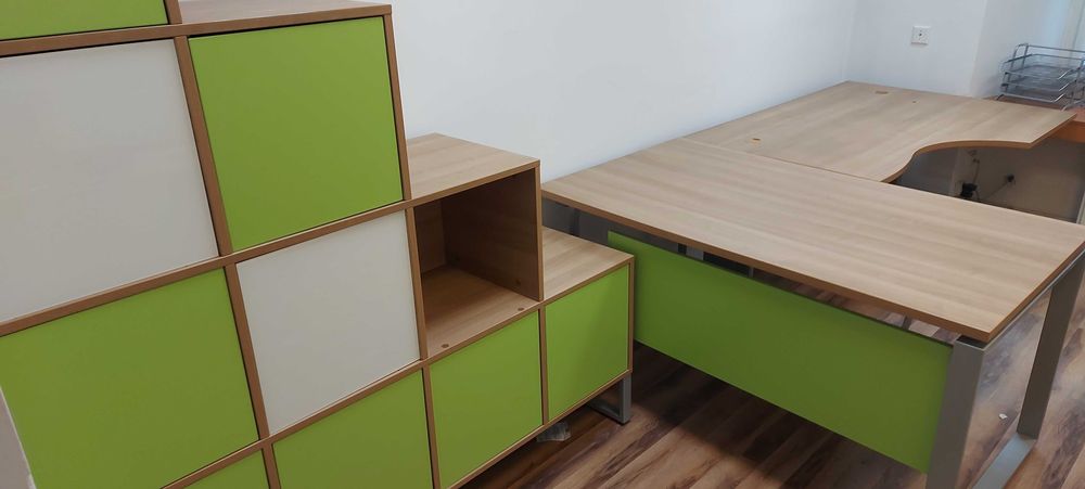 Komplet mebli biurowych