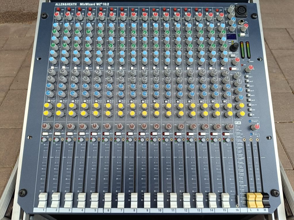 Allen & Heath WZ4 16:2 + case
