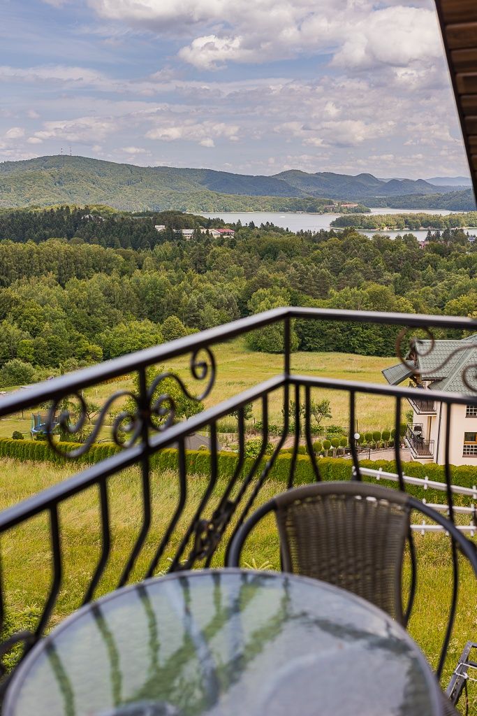 Pokoje, apartament z widokiem na góry  jezioro Bieszczady Polańczyk