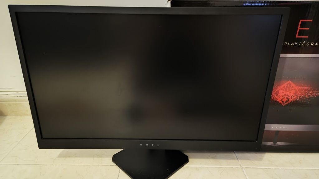 Monitor Omen e Rato Razer basilisk