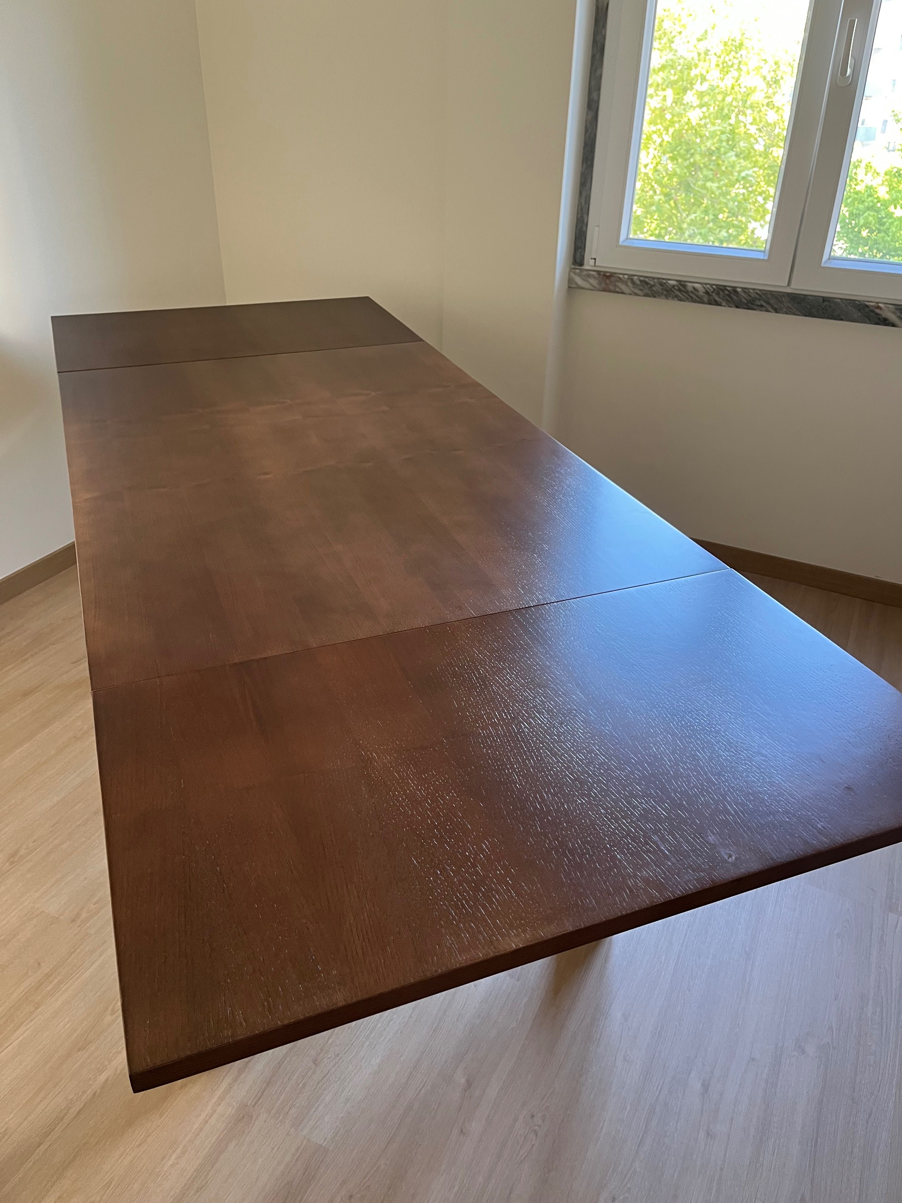 Mesa extensível madeira de Castanho– como nova | Pouca utilização.