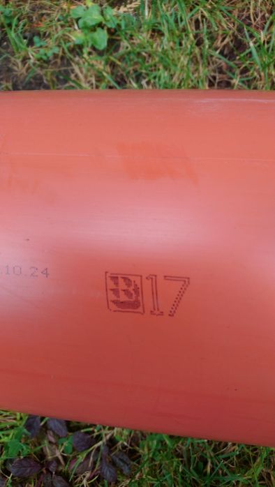 Rura kanalizacyjna fi 160 mm - długość 2 m i inne kształtki.