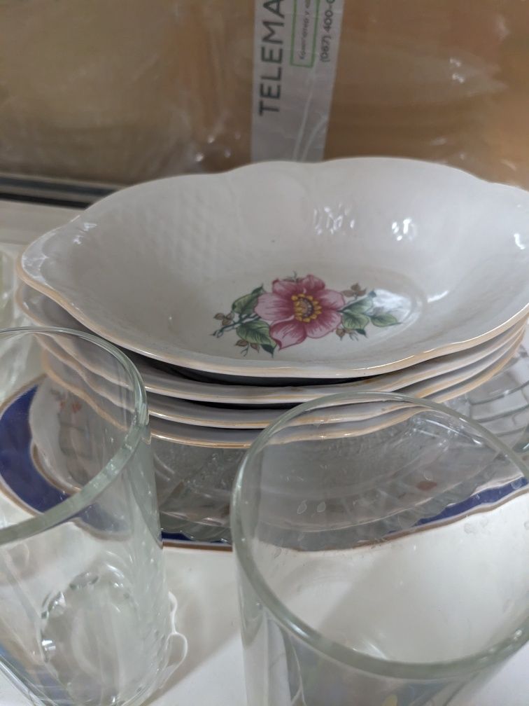 Салатницы из стекла, фарфор+ ложка пластиковая