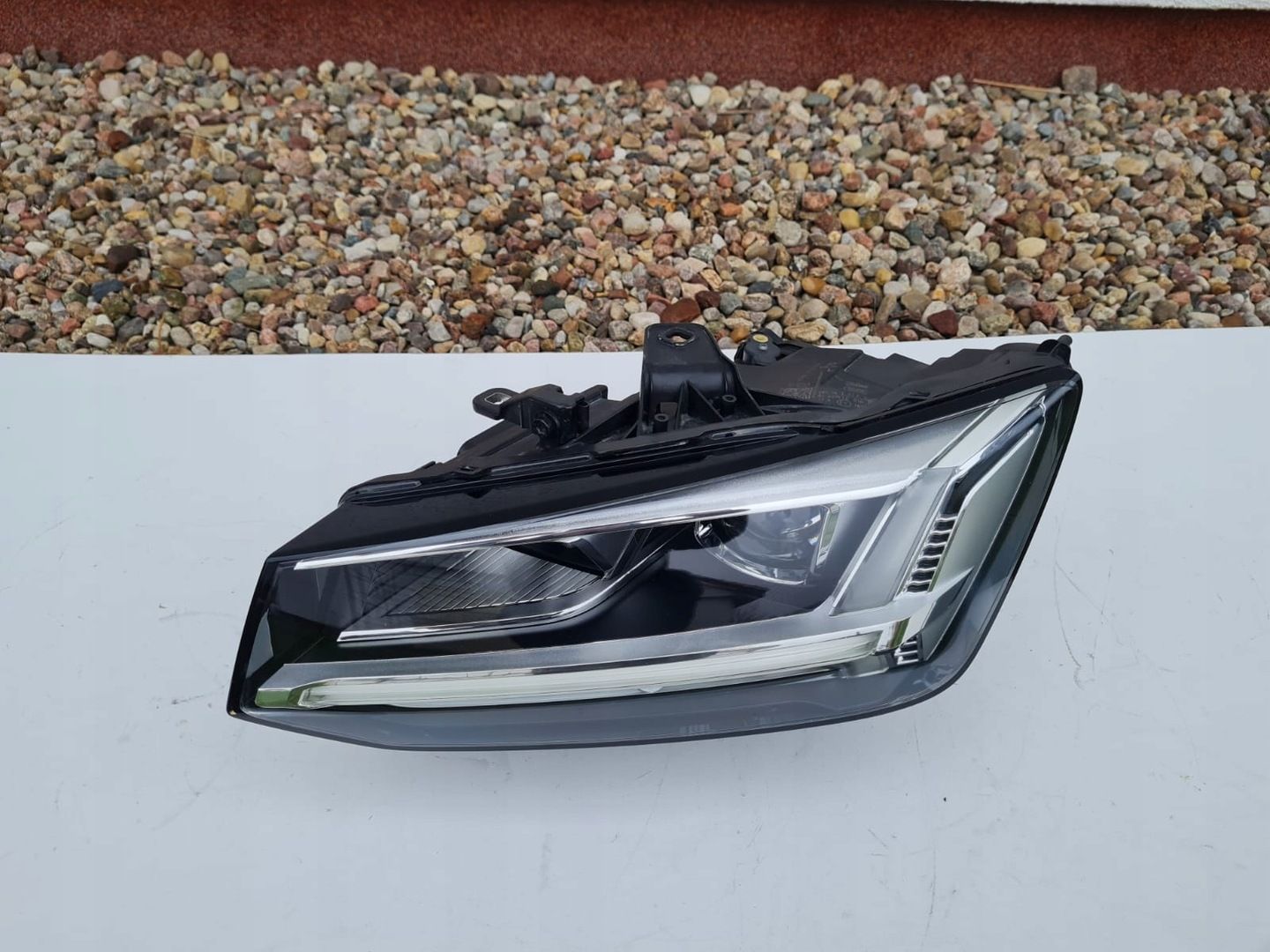 AUDI Q2 SQ2 81A Lampa lewa przód Full Led 81A941033