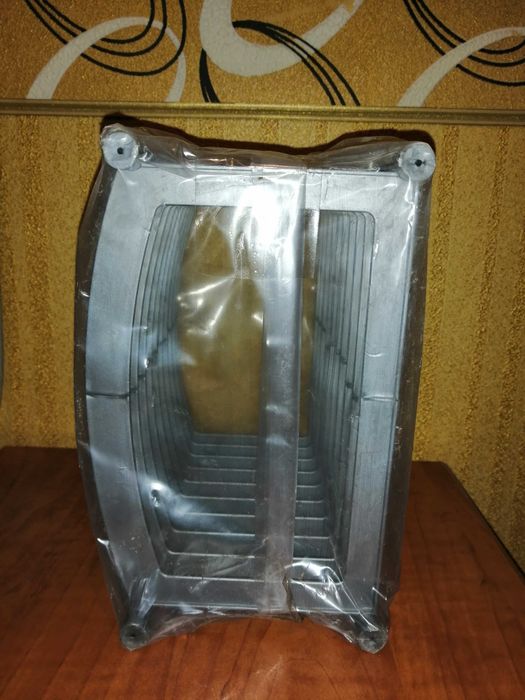 Новые Полки для CD, DVD дисков. 2 шт В Краматрске 100 грн.