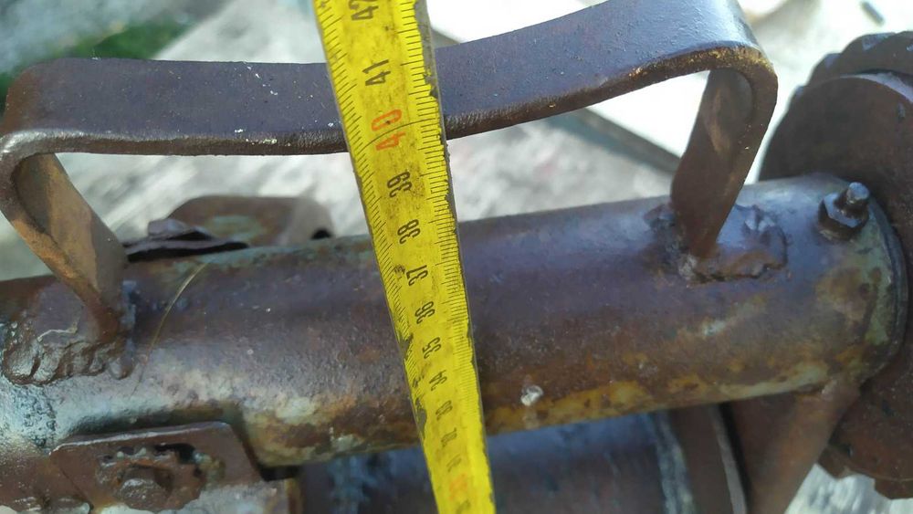 Лебёдки  и блочки с крючками к ним