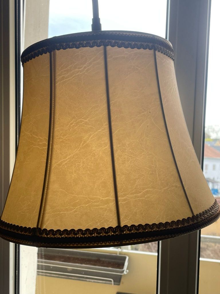 Lampa stojąca z kloszem