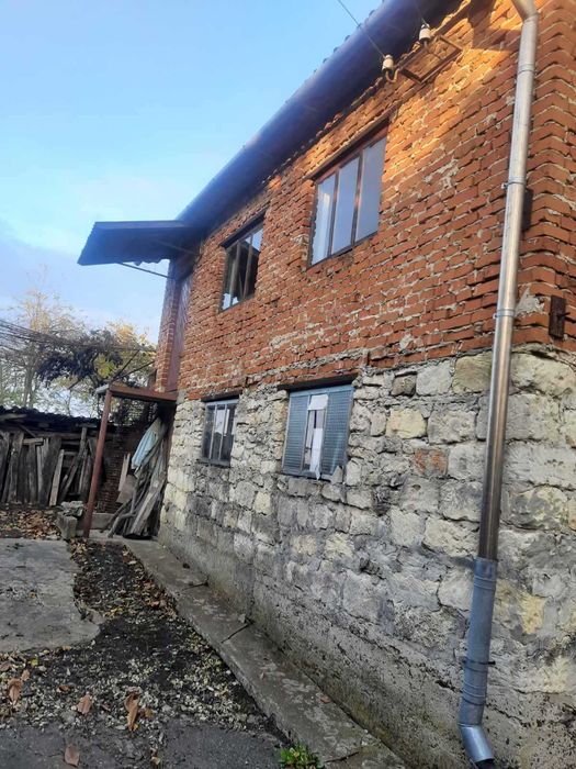 Великий цегляний будинок з гаражем та хлівом для хорошого Господаря!!!