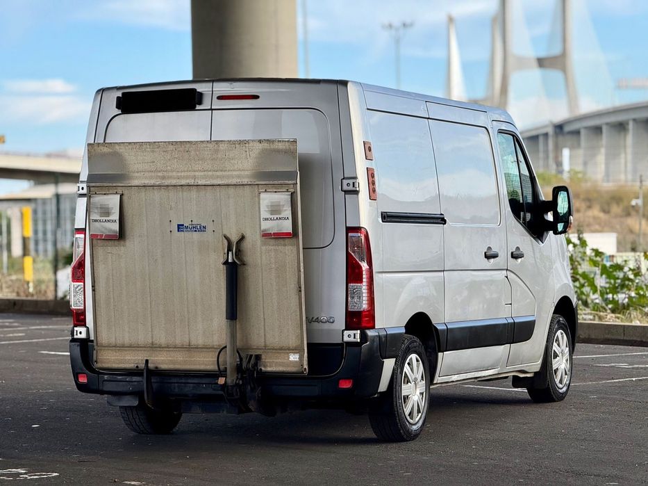Nissan NV400 c/ plataforma elevatória