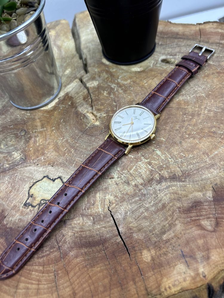Stary pozlacany radziecki zegarek Lucz